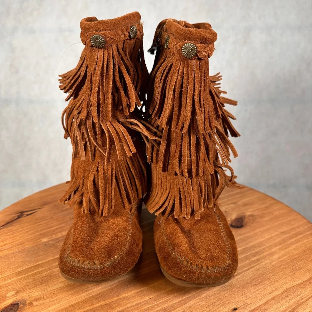 Minnetonka Fringe Boots Kids Size 3 Tan Suede 3-Layer Moccasin Good Condition 26